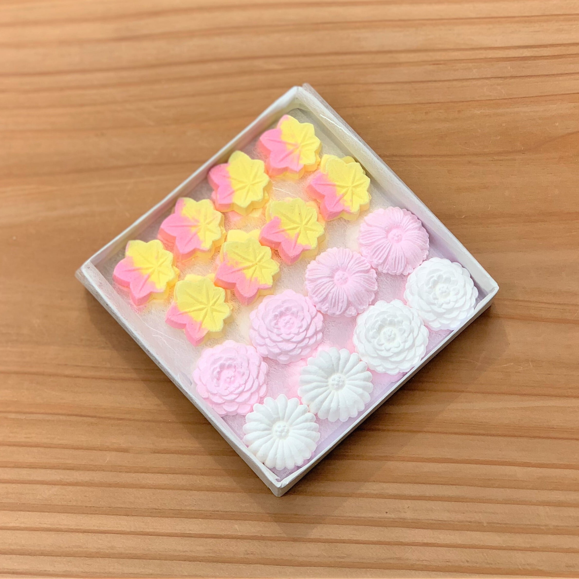 菊と紅葉 32個入