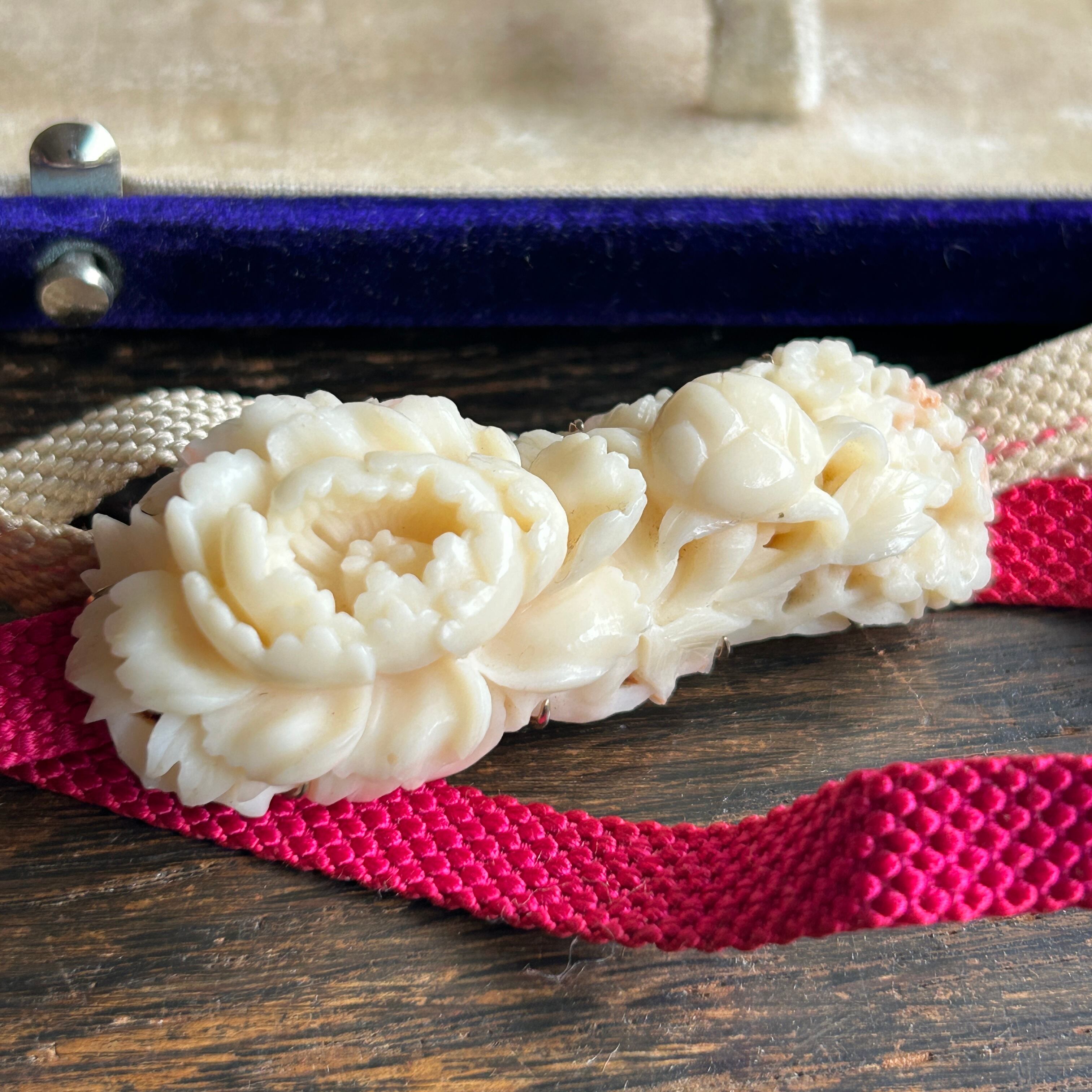 アンティーク　昭和5年　白珊瑚の牡丹帯留め