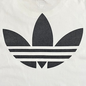 【adidas】ワンポイント 刺繍ロゴ バックプリント Tシャツ トレフォイルロゴ 白t 半袖 アディダス トルコ製 US古着