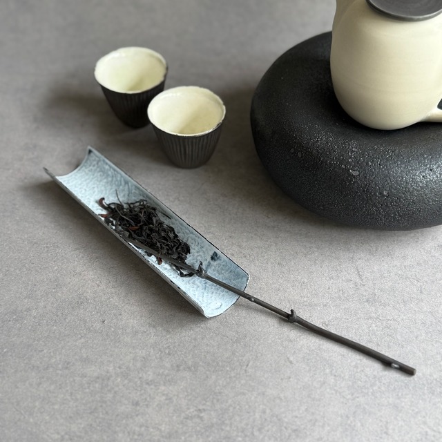 大山求   琺瑯茶則