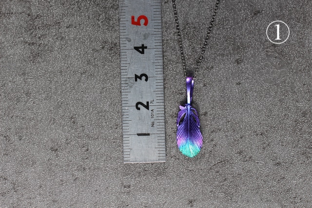 mini lucky feather necklace / 色あり