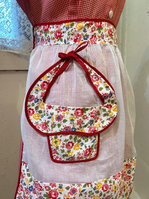 Vintege flower print basket apron