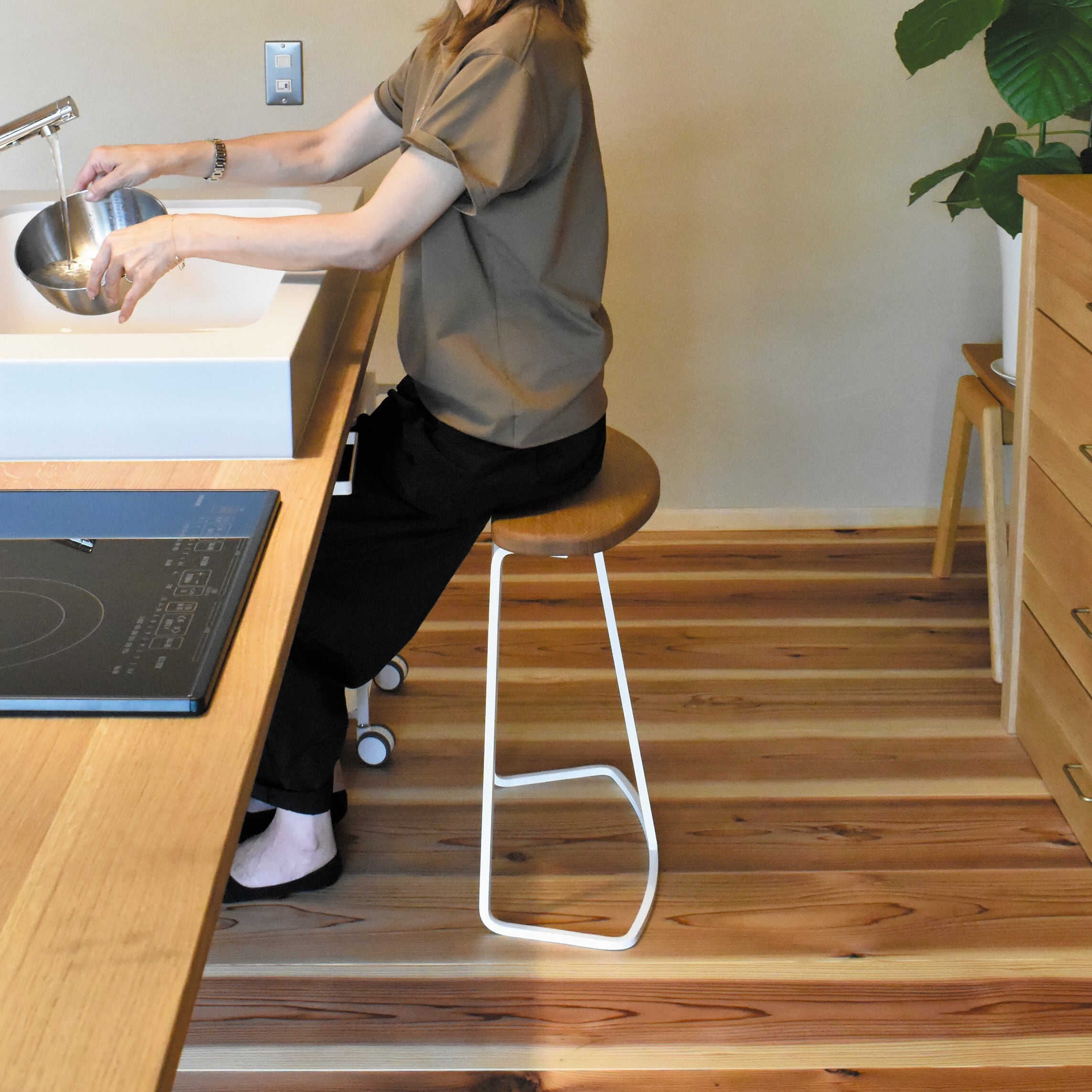 アンフォルムスツールH 【FCF2274 FB-A】 コンパクトスツール | 株式