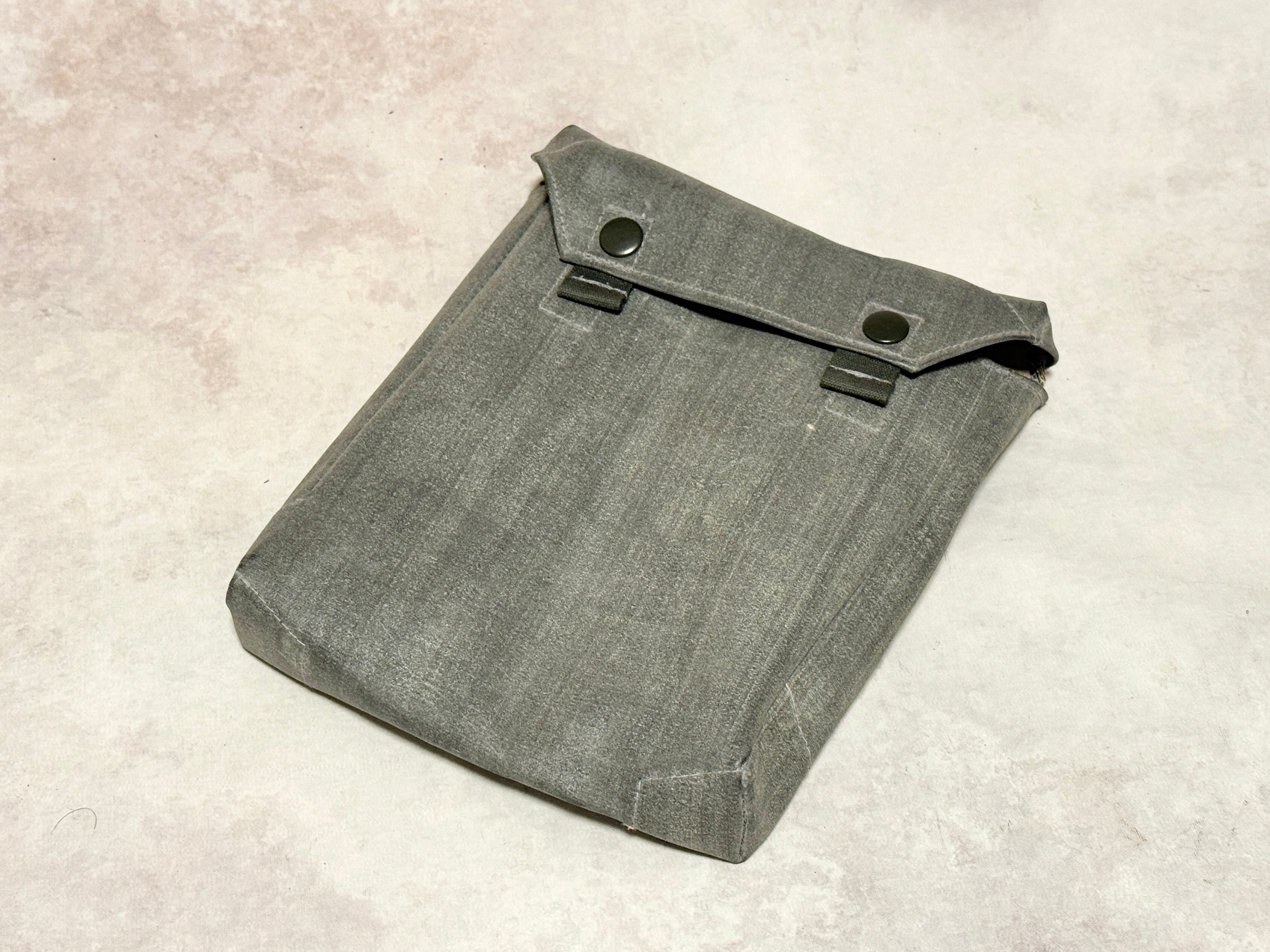 WWIIドイツ軍 M38ガスマスクコンテナ（収納缶） | アイヘンバウム