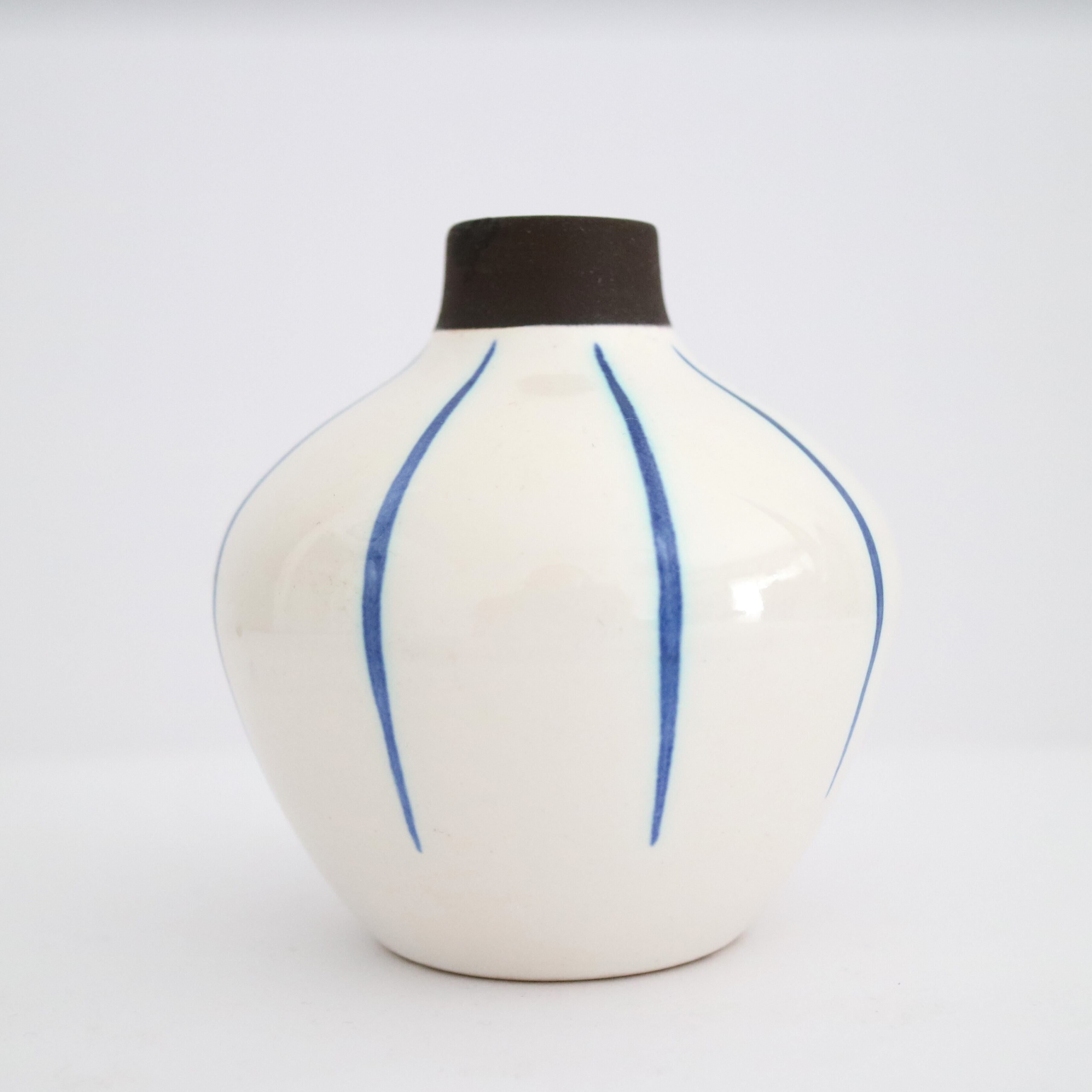 鍾乳石製 花瓶 クリーム色と茶色のストライプ 鍾乳石製 花瓶 クリーム色と茶色のストライプ 鍾乳石製 花瓶 クリーム