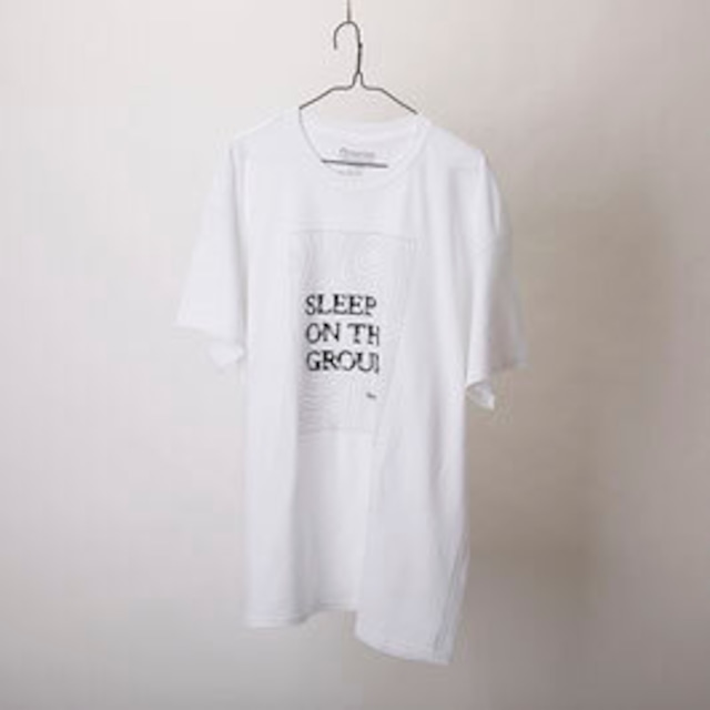 PEREGRINE DESIGN FACTORY Sleep on the ground Tee WHITE