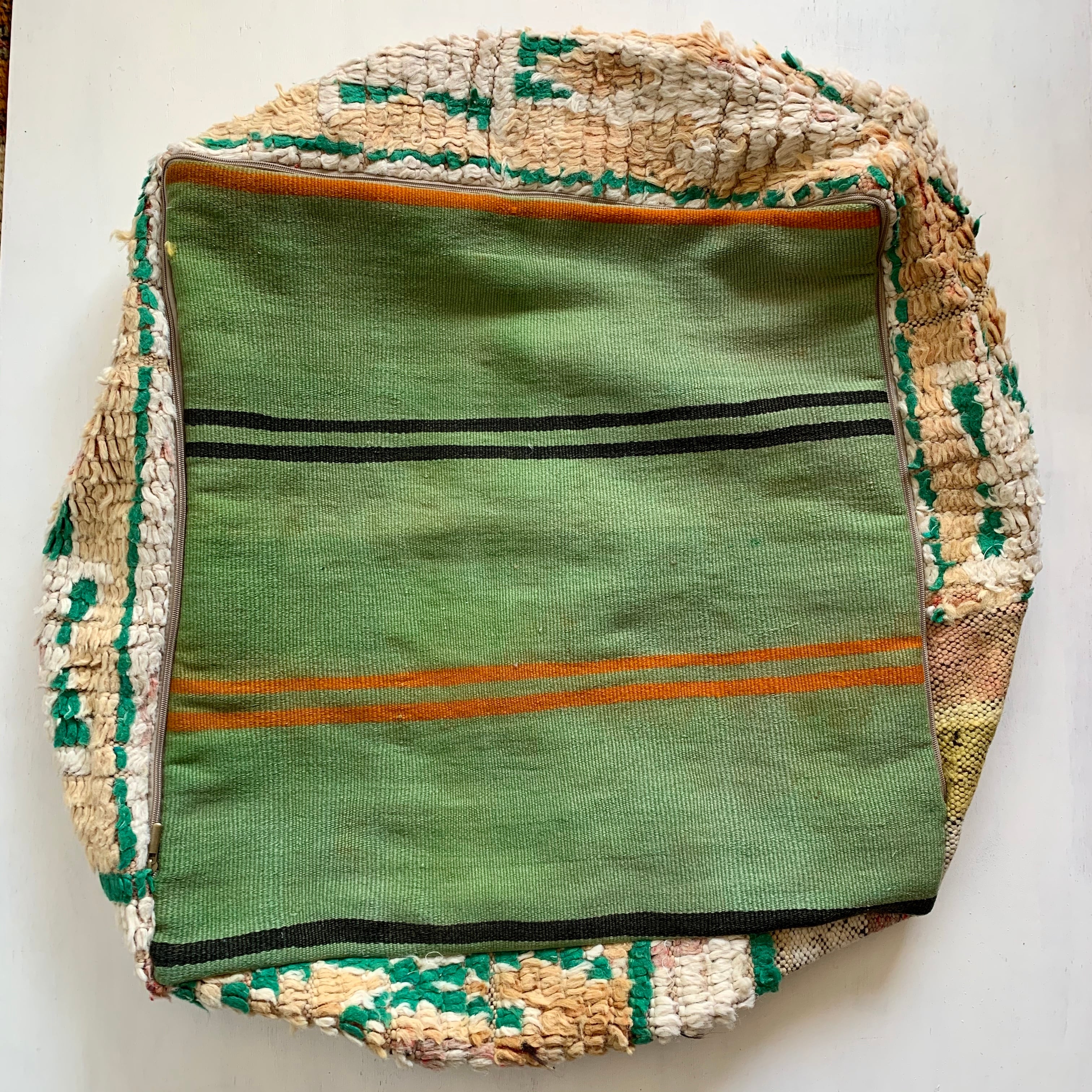 オールドラグをリメイクしたプフ | モロッコの暮らしと手しごと