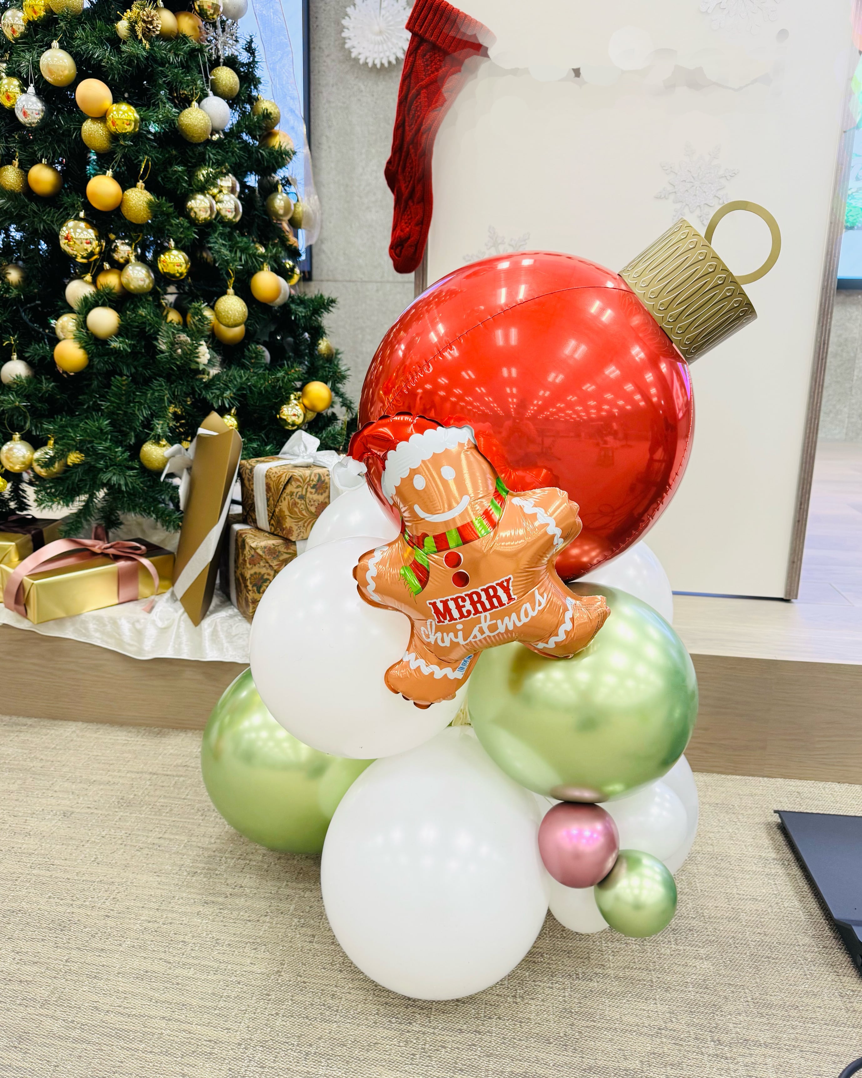 【クリスマス限定】ジンジャーブレッドマン付き バルーンオーナメントオブジェ(高さ約70cm)