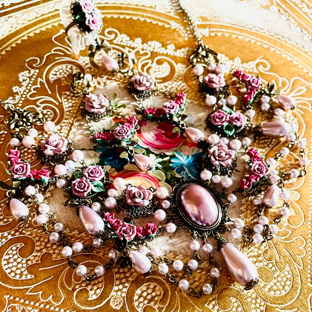 Elegant rose accessory sets
