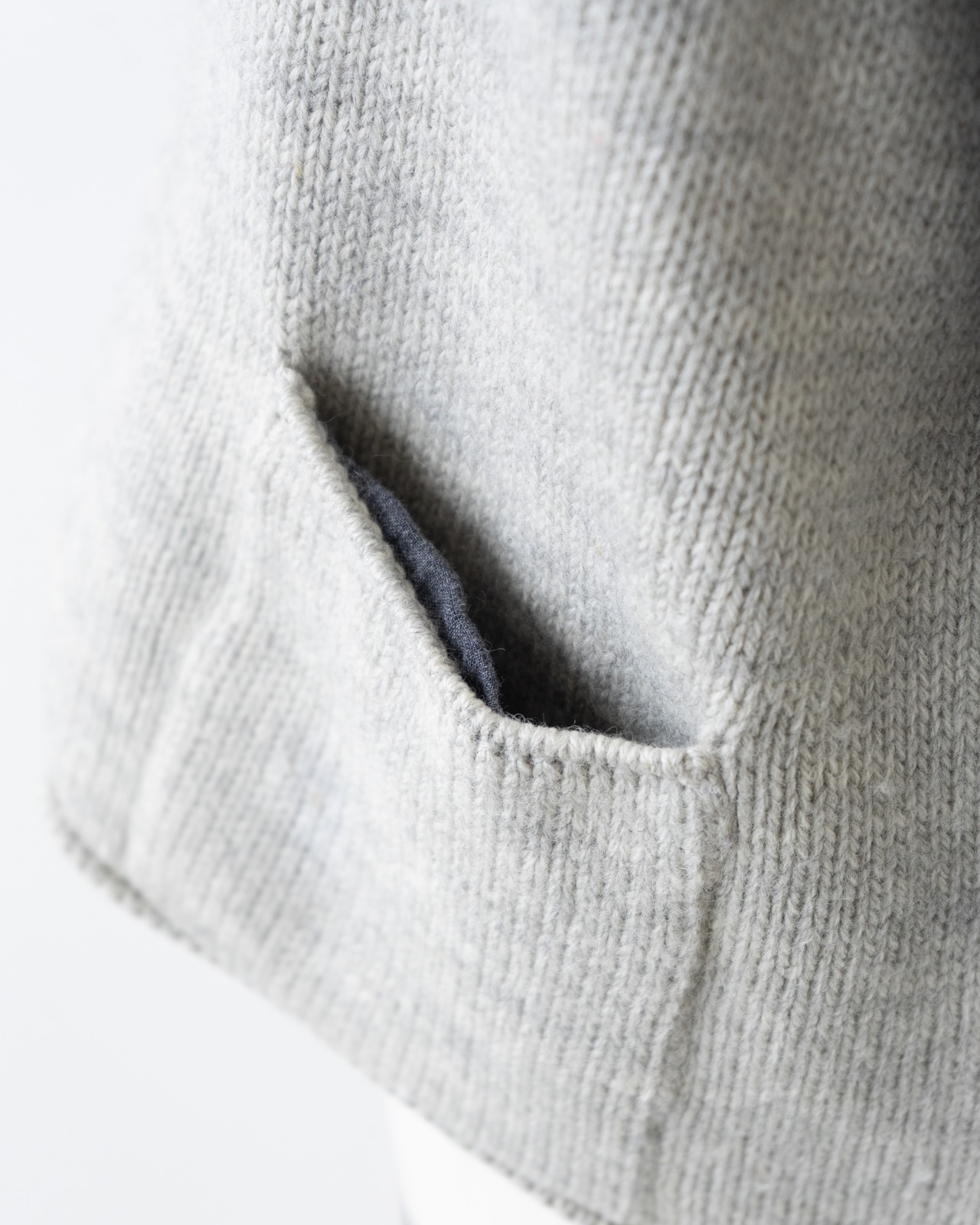 〈miu miu〉Zip-up Knit with a collar