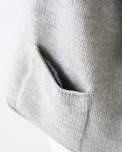 〈miu miu〉Zip-up Knit with a collar