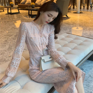 【送料無料】お出かけ ロングドレス ワンピース 衣装 パーティドレス ひざ丈 ミモレ フリル 長袖 Vネック Iライン レース エレガント 可愛い 大人可愛い きれいめ シンプル カジュアル シック コンサバ 華やか 大人 上品 おしゃれ お洒落 主役級 こなれ感 高見え 高級感 フェミニン 花柄 春 夏 秋 20代 30代 40代 レディース 女性用 女子会 お呼ばれ 休日 お茶会 入学式 入園式 結婚式 二次会 パーティ 演奏会 ファッション 定番 垢抜け ベージュ