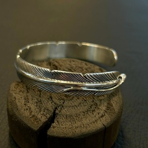 ハーヴィーメイス（Harvey Mace）フェザーバングル1センチ幅