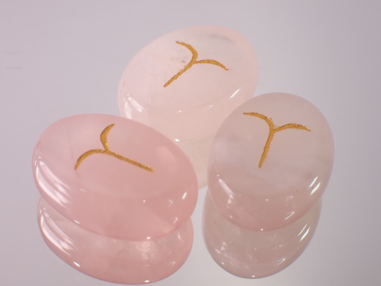 【定期便利用者様限定】ウィッチルーンストーン　「女性」　ローズクォーツ　 [D1-175]