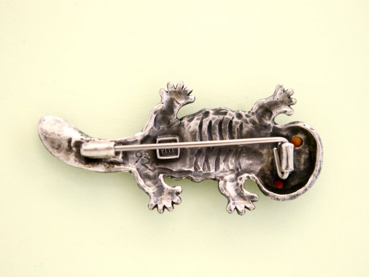 小さなオオサンショウウオ ] ブローチ | kazuma nagai