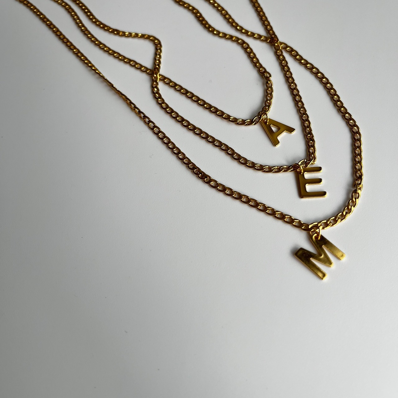 ユニセックス イニシャルネックレス［GSN033］