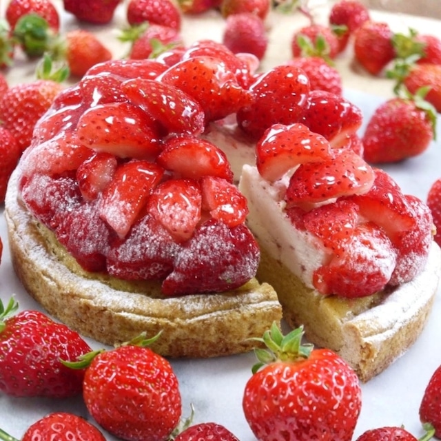 【12〜6月限定】たっぷり贅沢完熟いちごのストロベリーチーズタルト12㎝【保存料 着色料 無添加 スイーツ】