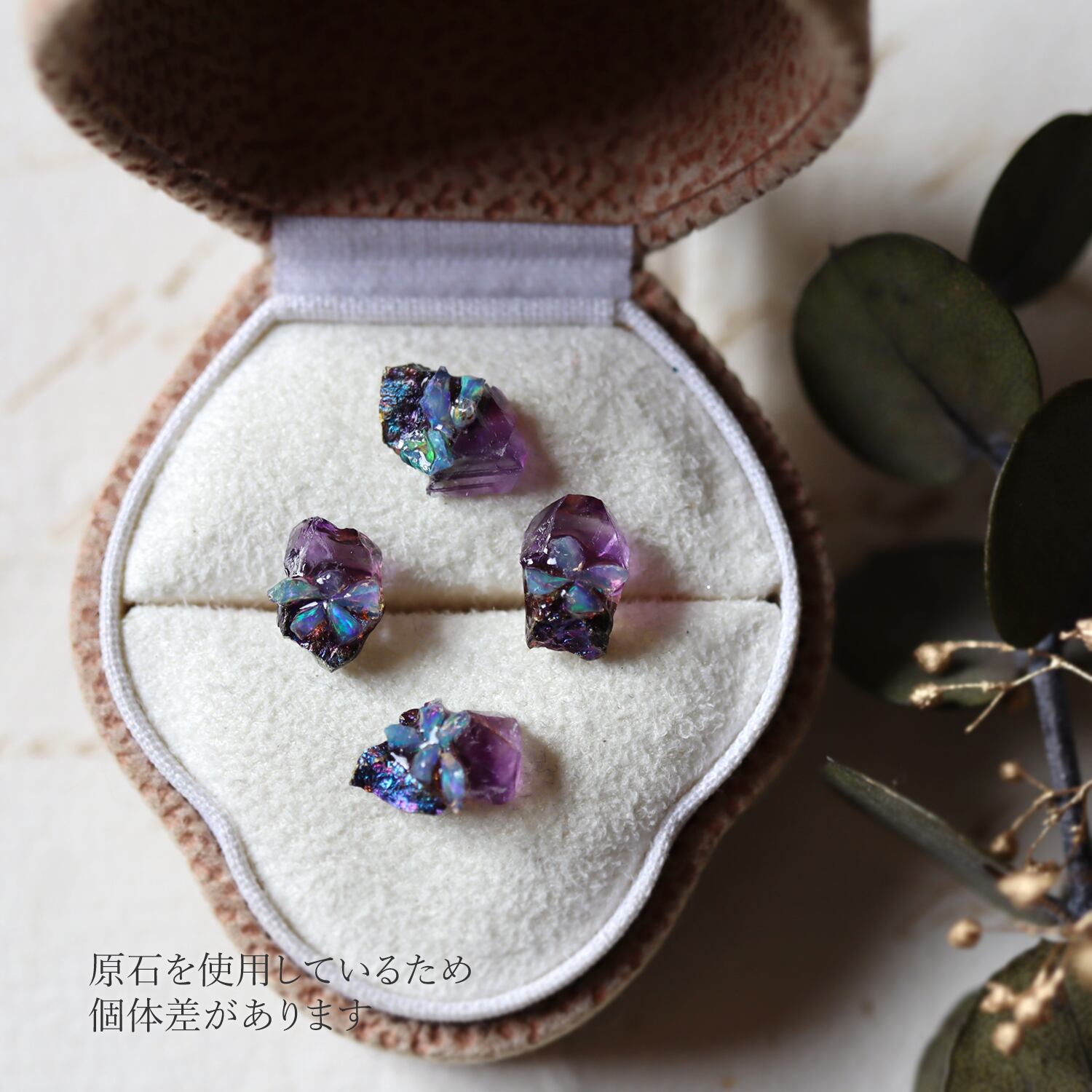 原石キャルコパイライトとフローライトのプチピアス | witch/花石:鉱物