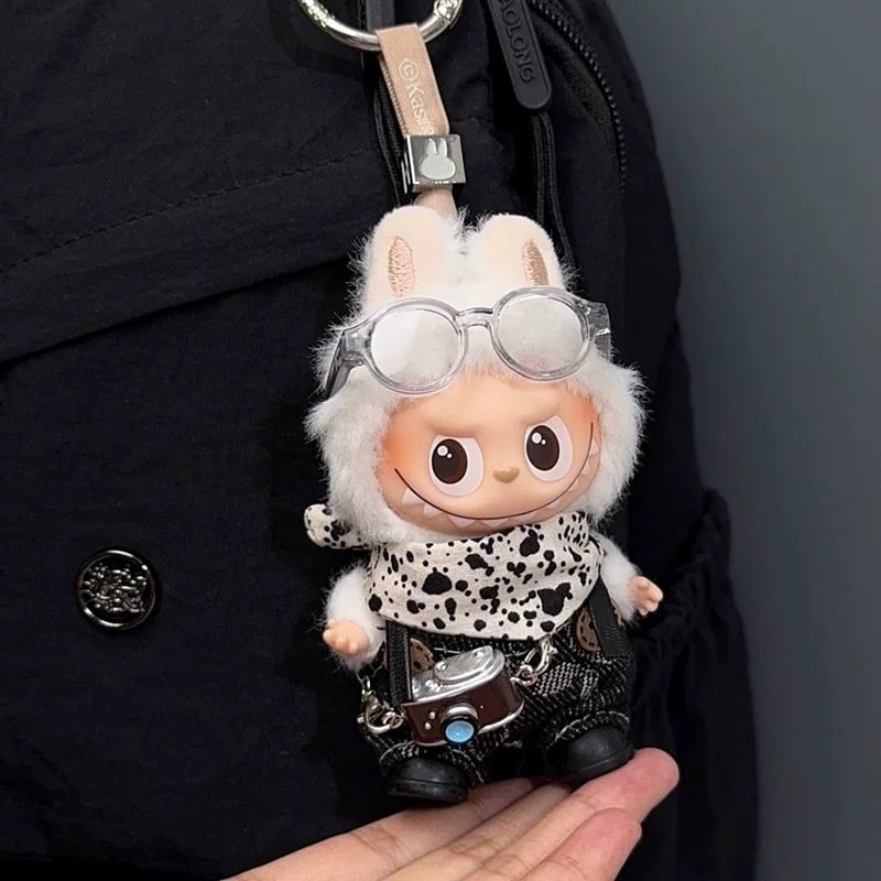 黒サスペンダーが可愛い!labubu ラブブ 4.0 10cm おさんぽコーデ♪ 黒つなぎ風パンツ+マフラー+黒靴+カメラ+めがね 5点フルセット