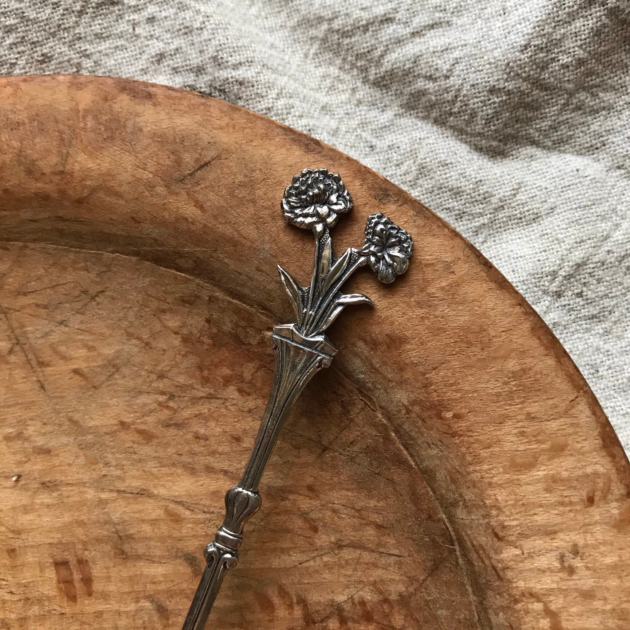 花モチーフのティースプーン