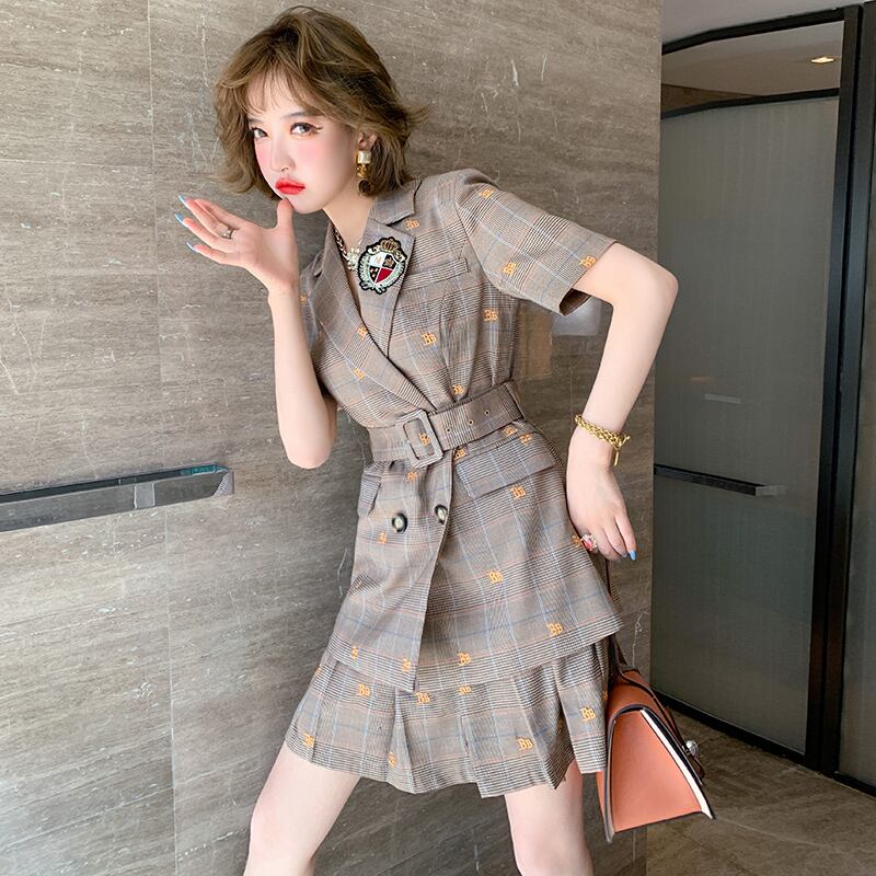 スタンダード格子柄半袖スリーブジャケット ウェストプリーツスカート オータム ショート レッド レトロ ハーフスリーブ 刺繍 秋物 MIUCO49060078001