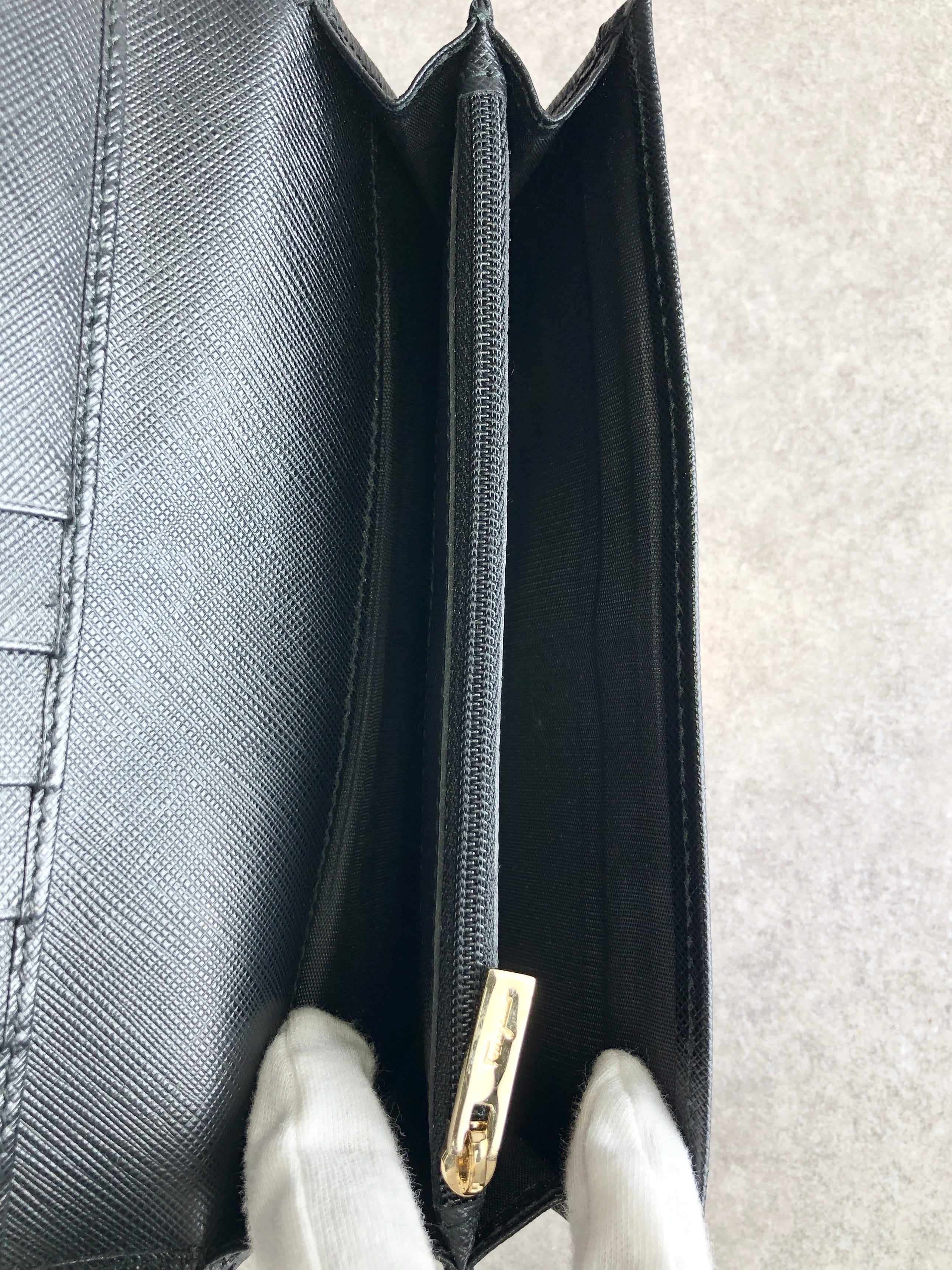 Salvatore Ferragamo サルヴァトーレ フェラガモ ヴァラリボン 長財布