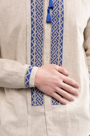 ウクライナ刺繍ヴィシヴァンカ　クロスステッチ手刺繍　Lサイズ　メンズ