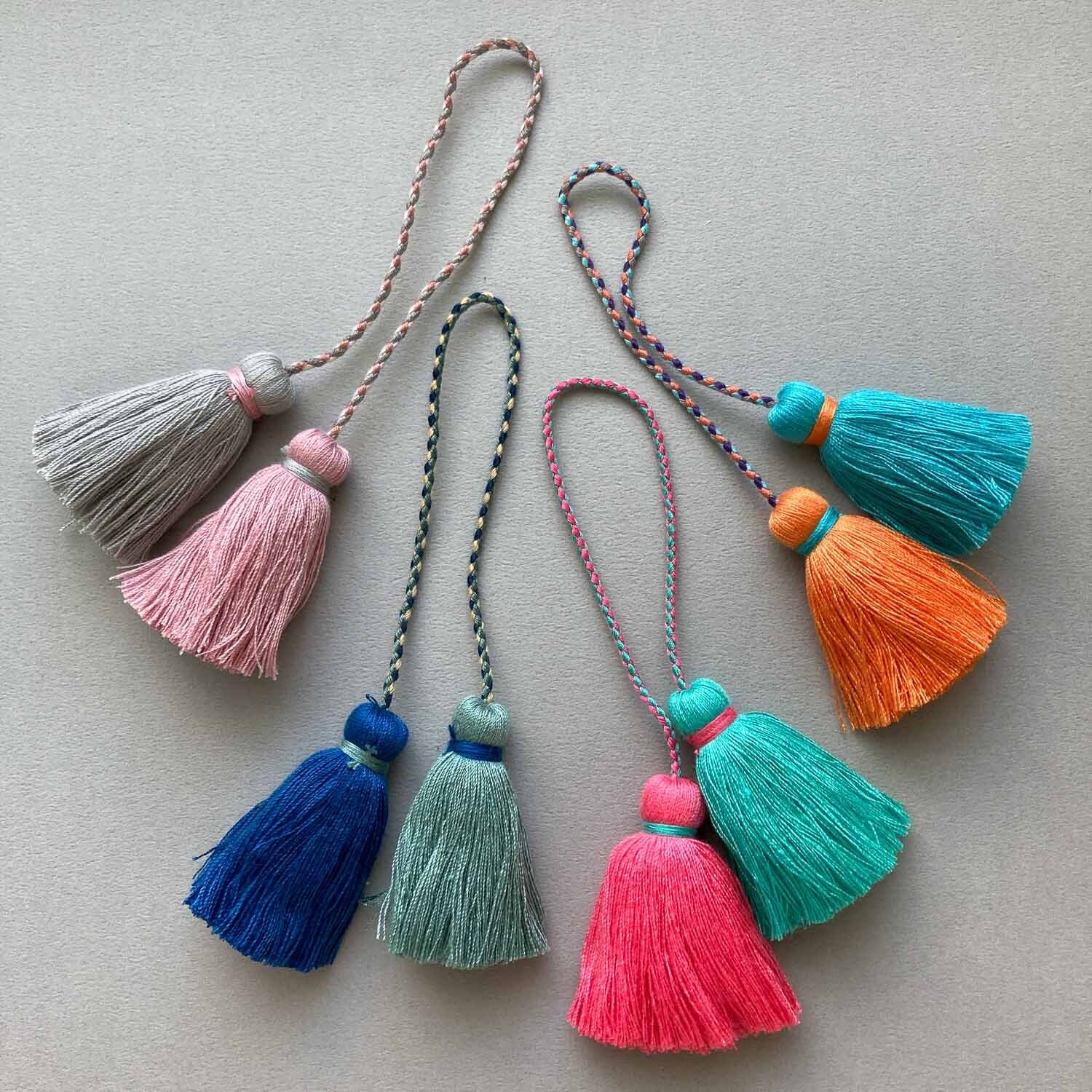 バイカラー大きめタッセル付きコード | Dua-アクセサリーパーツショップ