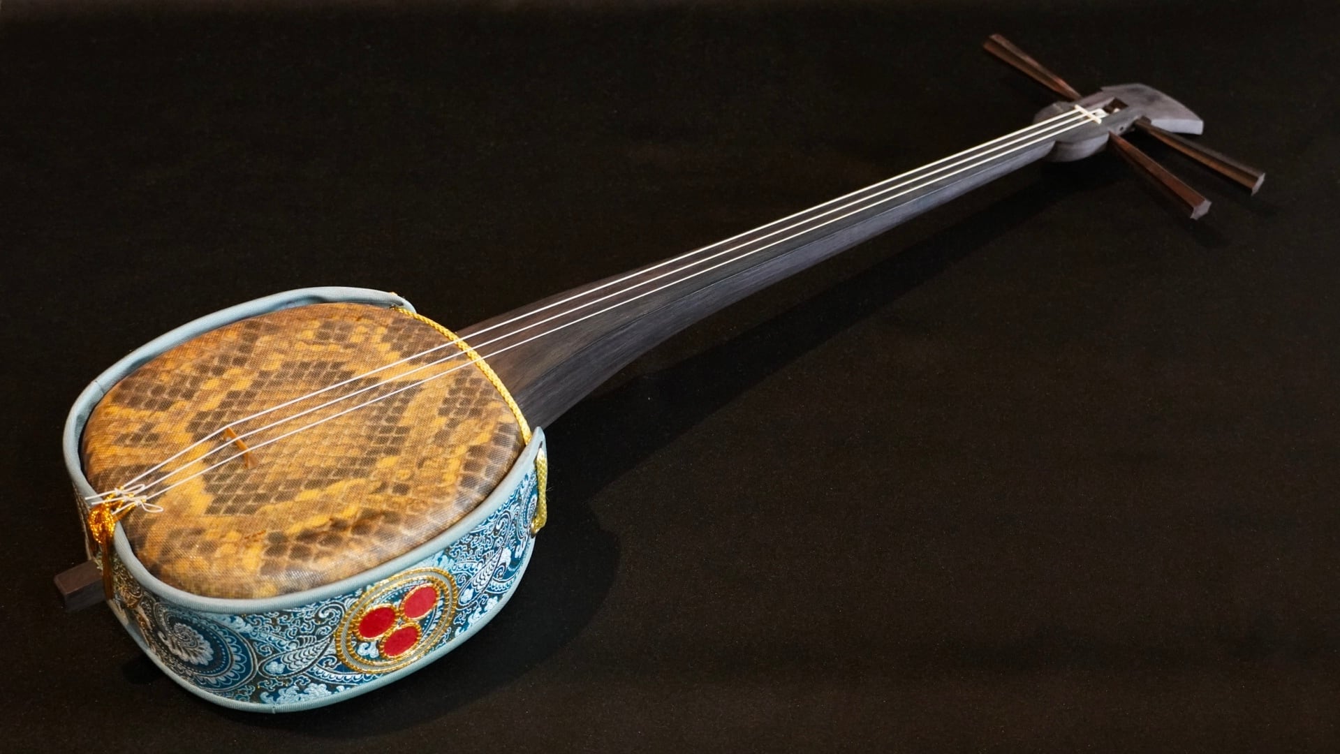 久葉春殿型復刻モデル　王朝時代の伝統派　三線職人内間直樹作　限定コーディネイト 久葉春殿型復刻モデル 王朝時代の伝統タイプ 三線職人内間直樹作