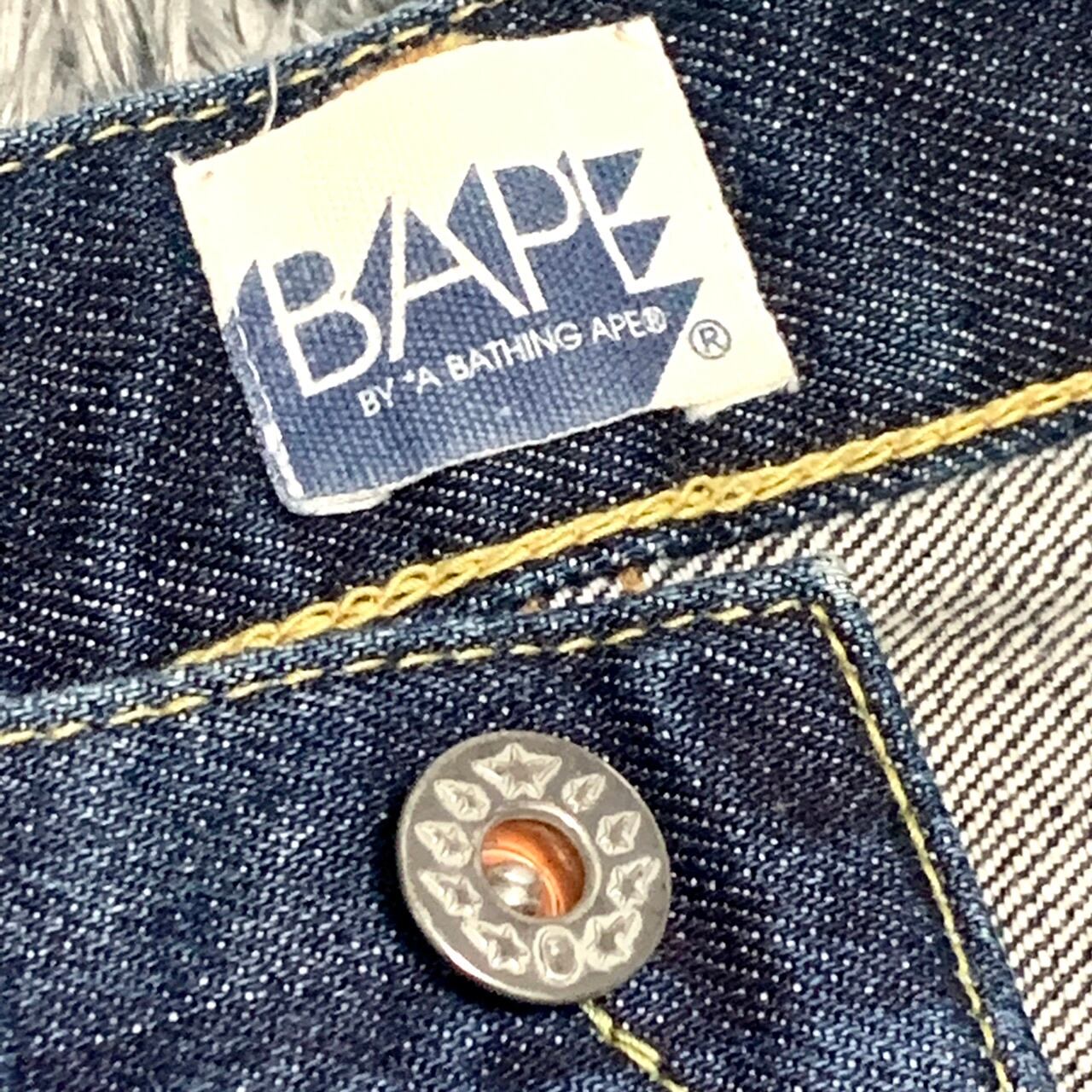 A BATHING APE(エイプ)スターペイント デカロコ デニムパンツ A BATHING APE(エイプ)スターペイント デカロコ デニムパンツ