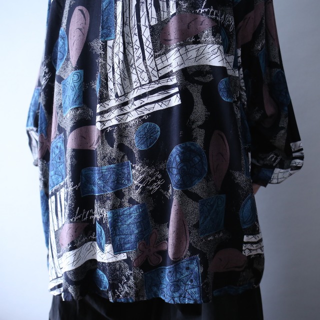 "GOOUCH" flower and reef motif art pattern over silhouette shirt