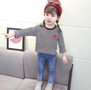 子供服 80〜120 長袖 シャツ ボーダーシャツ ストライプ 送料無料 キッズ クルーネック 男女兼用 女の子 男の子 キッズコーデ キッズファッション キッズ服 子供 可愛い きれいめ ブラック エレガント クルーネック 春 夏 冬 ガーリー 韓国系 お出かけ 外出 きれいめカジュアル 着回し ファッション デート コーディネート 重ね着 休日 特別な日 お祝い 記念日 カジュアル 普段着 春コーデ 秋コーデ 冬コーデ 韓国 おしゃれ シンプル ゆったり ハート 韓国ファッション ワンポイント コーデ