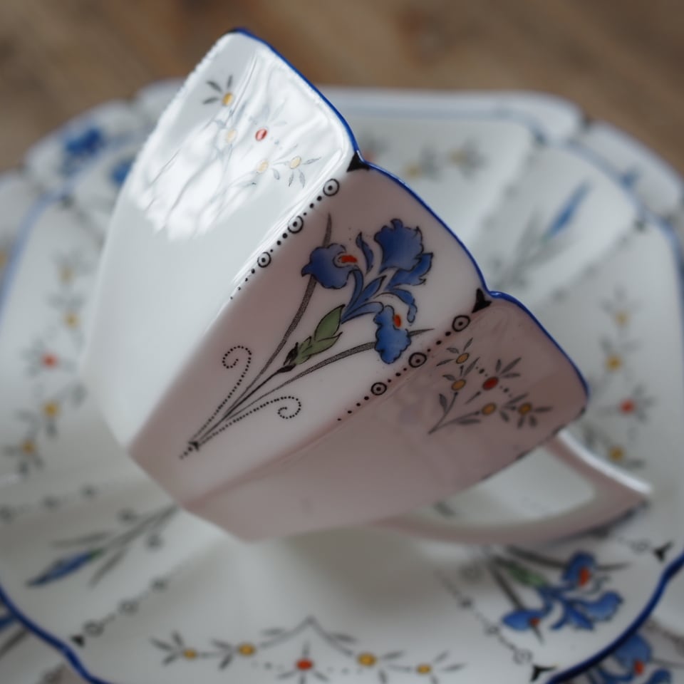 美品】シェリーShelley クイーンアン アイリス トリオ カップ