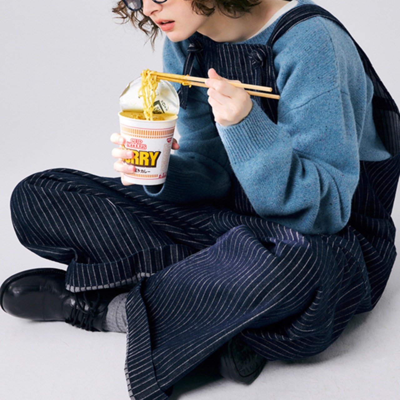 静かな午後を歩くストライプオーバーオール 《P0271》