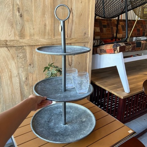 3-Tier Tin Tray　ブリキ3段トレイ　ブリキ　トレイ　アンティーク調　ディスプレイ