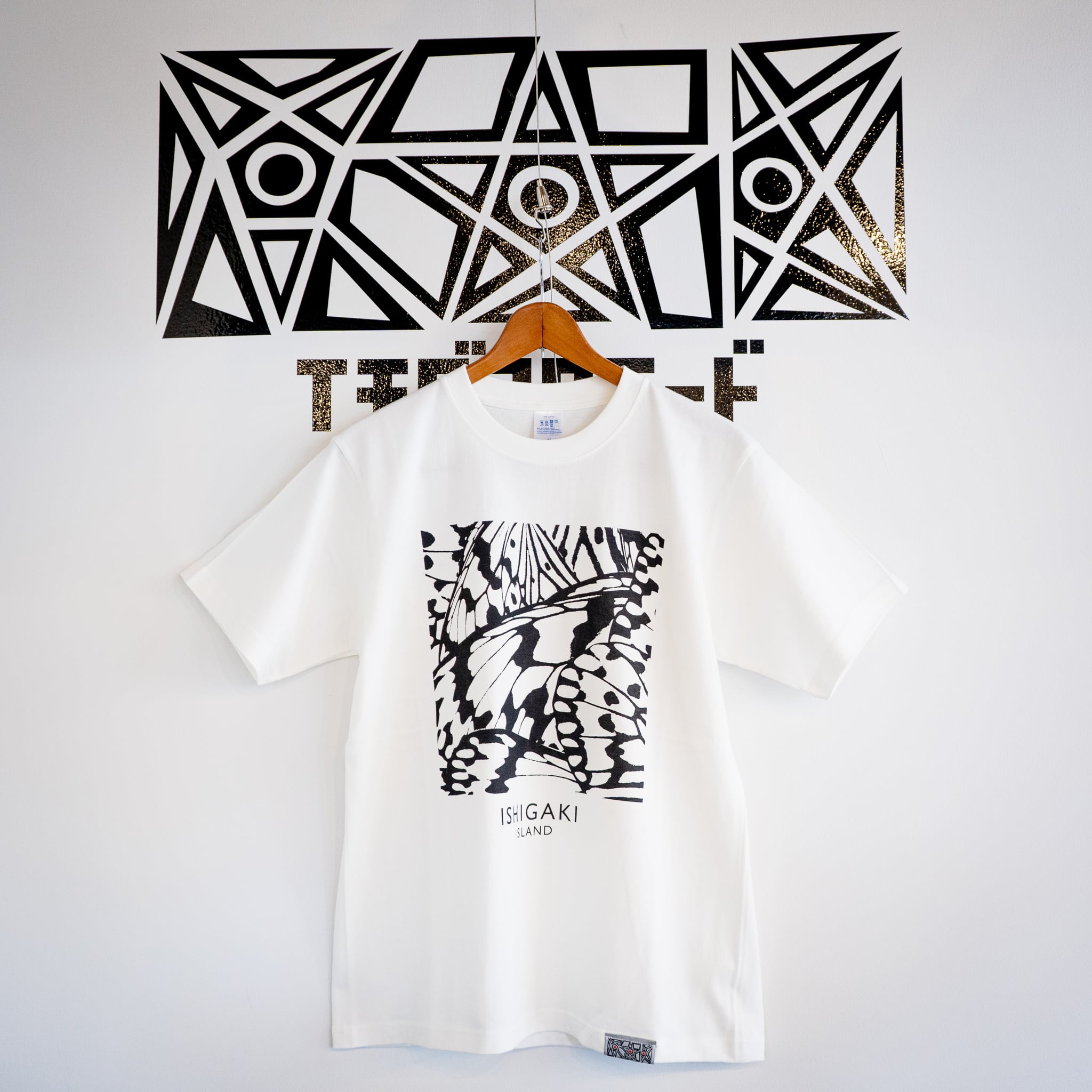 ISHIGAKI ISLAND Tシャツ_オオゴマダラ（ホワイト×ブラック） | イチ
