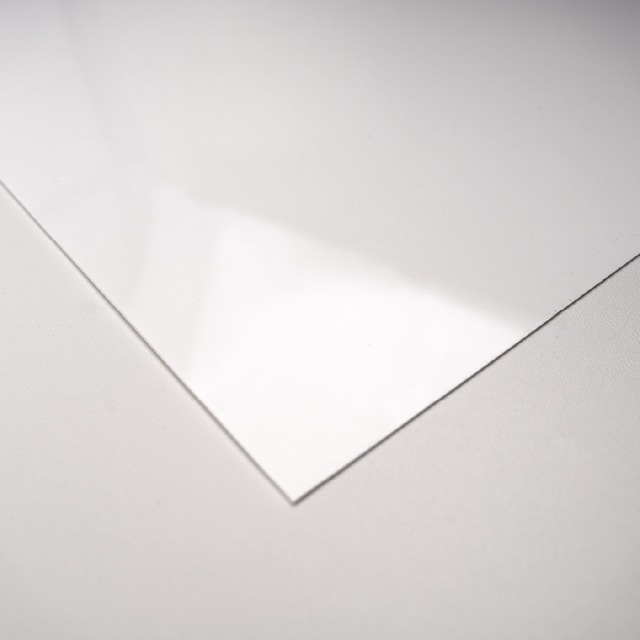PPシート（ホワイト）　32.5cm×62cm 　0.7mm　片面ツヤあり