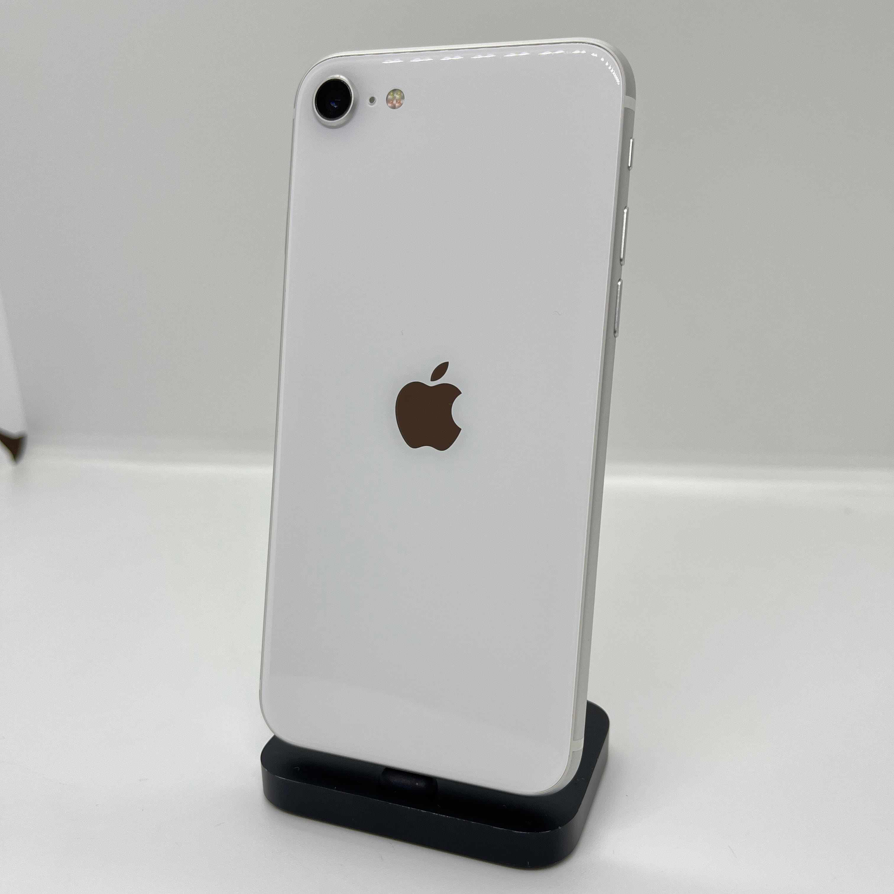 バッテリー最大容量100％】iPhoneSE2 64GB ホワイト【SIMロック解除