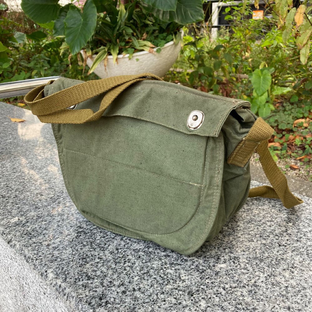 旧ソ連軍 ガスマスク バッグ Soviet Army Gas Mask Bag | THRIFT PUB