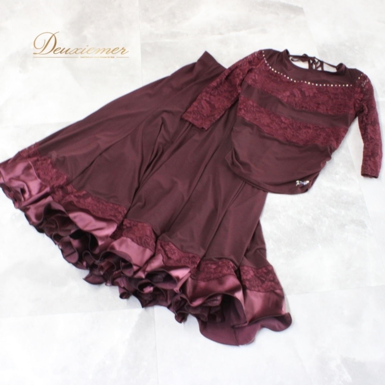 社交ダンス 衣装 スタンダード 上下セット ツーピース レッスンウェア パーティ衣装 Roger バーガンディ レース ラインストーン 派手 花柄 バーガンディ系 スカート 二重スカート ボリューム 優雅 動き 花柄レース しっとり 厚手 伸縮性 パーティー服 女性用 大人用 ダンスウエア 競技用 社交ダンス衣装 おしゃれ 体型カバー