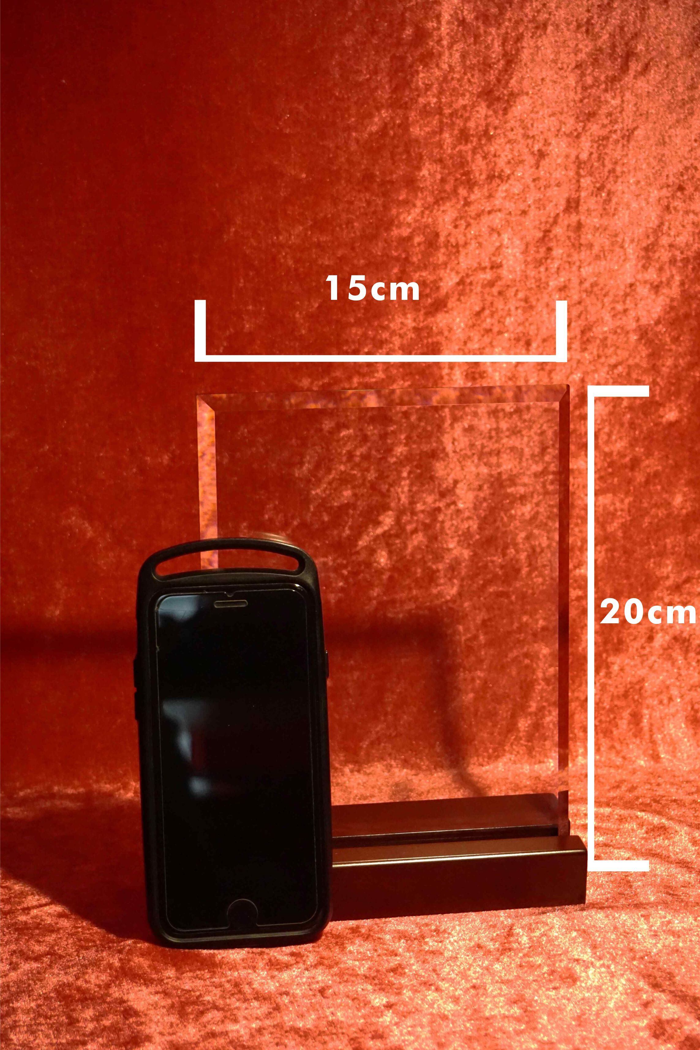 送料無料  写真彫刻　ガラス盾　小 15cm×20cm 木台付き ※思い出新聞付き