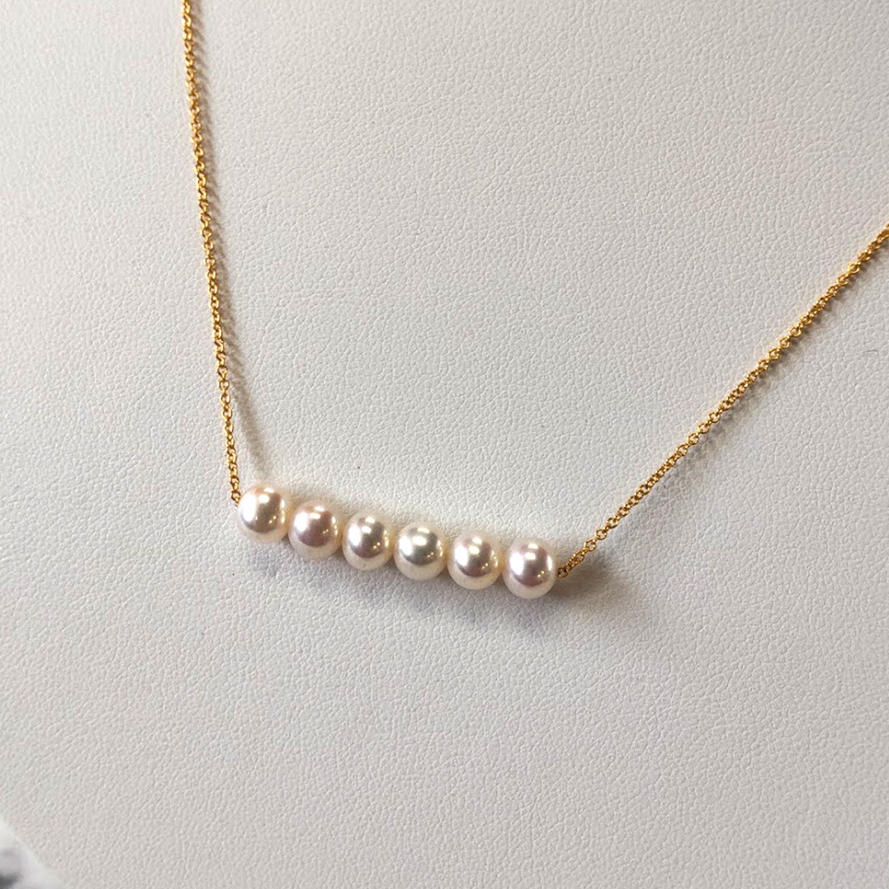 ６連の淡水真珠 ネックレス