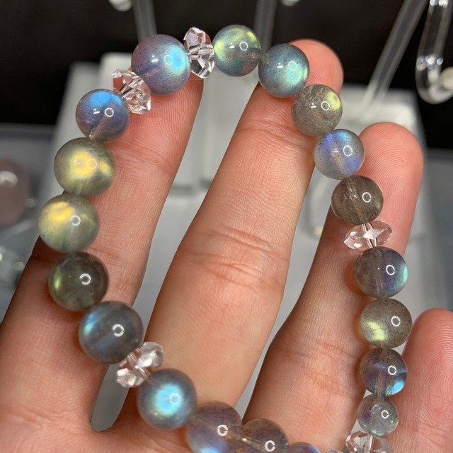 no3ラブラドライト×羽デザインブレスレット