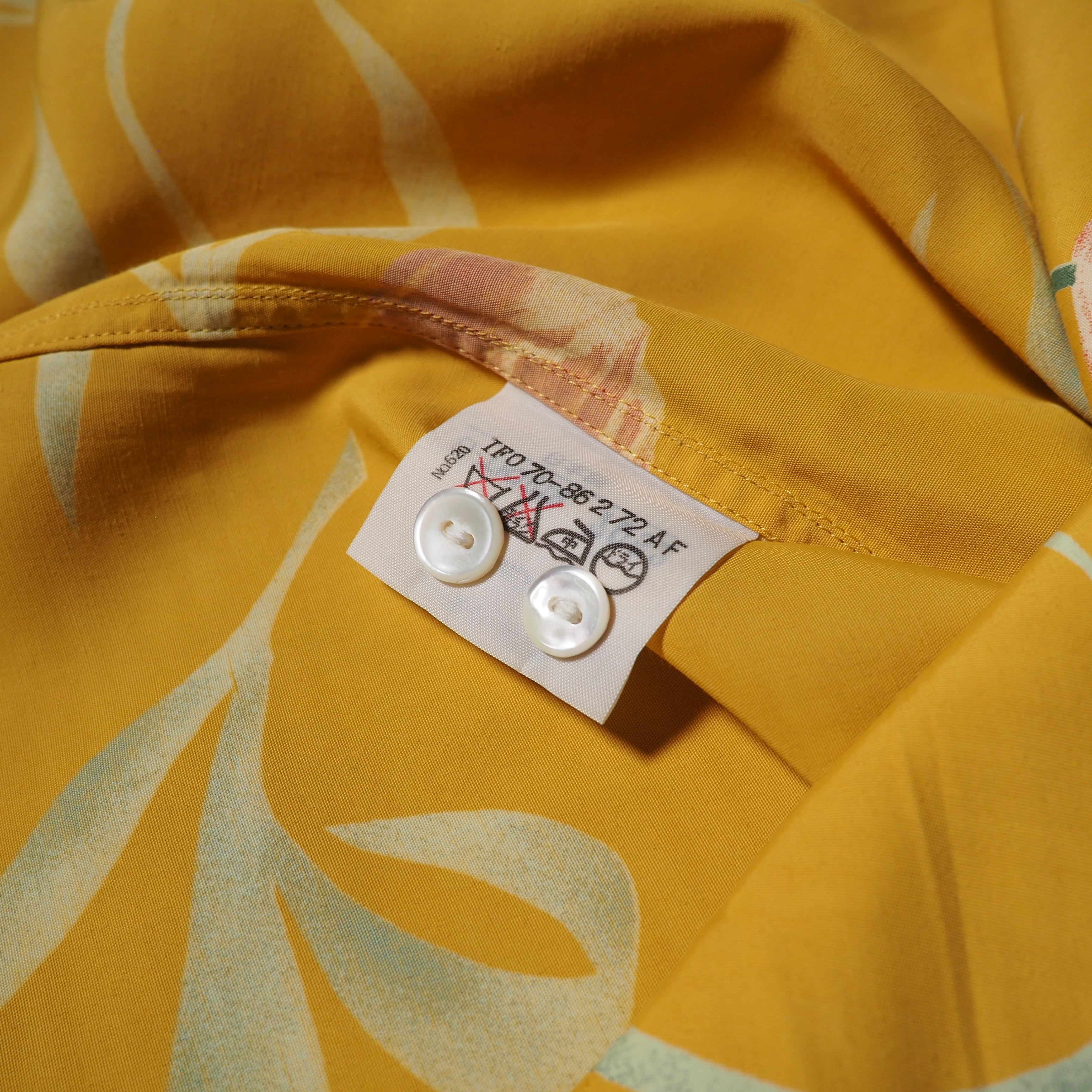 1990s ” TAKEO KIKUCHI ” Beautiful Tulip flower painted vintage Open collar shirt