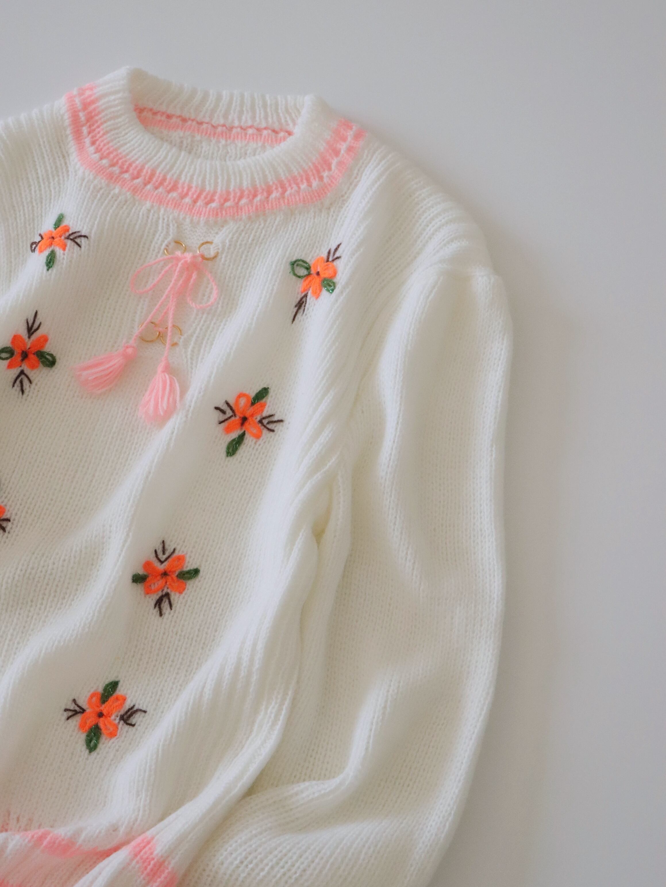 ●pink & white color flower embroidery ribbon knitted top