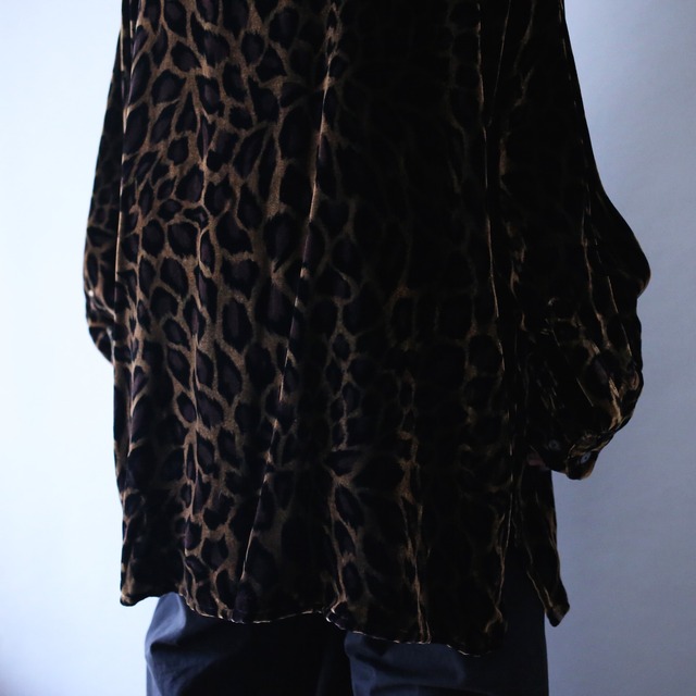 "DENIM&Co" leopard pattern XX over silhouette velours shirt