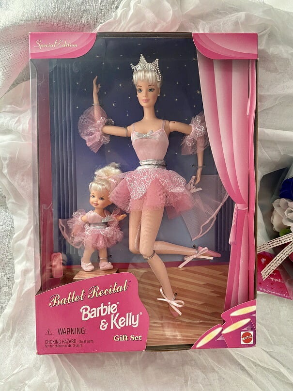 バービー Barbie Ballerina Doll with Brunette Hair