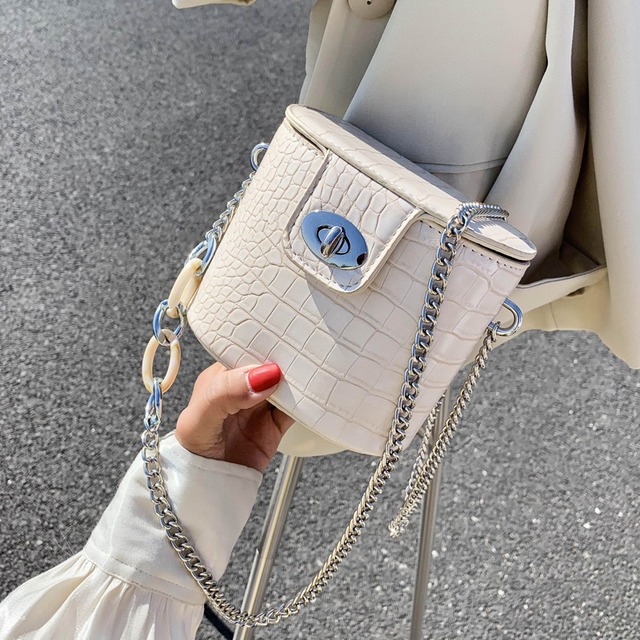 ネットレッドレトロスモールバッグウエスタンスタイル女性バッグ2020夏新しい流行のファッションメッセンジャーバッグワイルドチェーンバケットバッグ 手作りハンドバック79552202713