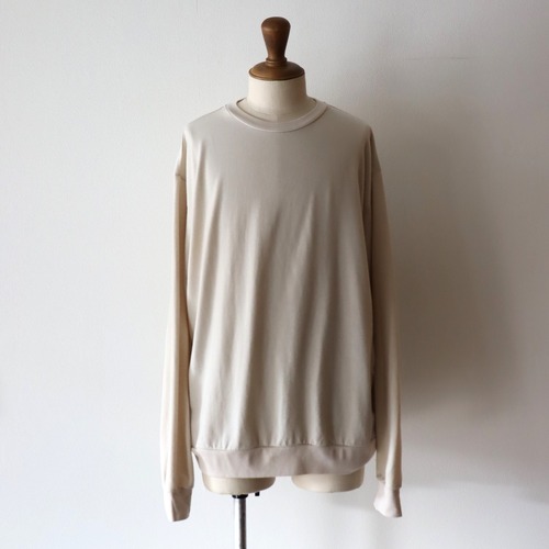 universal products. " WOOL CREW NECK SWEAT SHIRT (IVORY)"