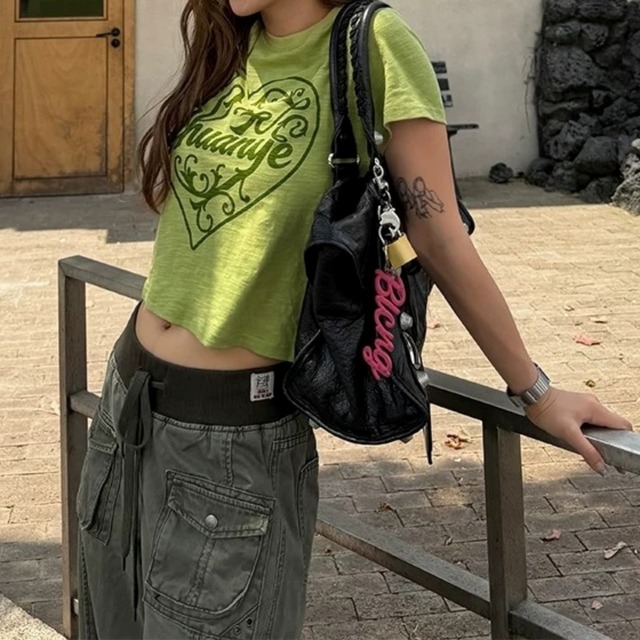 アラベスクハートグラフィッククロップドTシャツ 2col   R02449